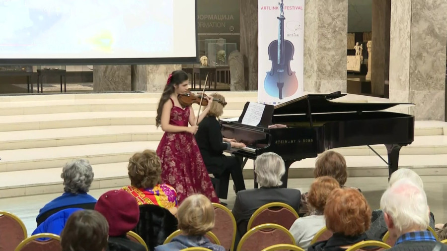 Sjajan koncert Lane Zorjan u Narodnom muzeju: Čudo od deteta sa violinom (FOTO)