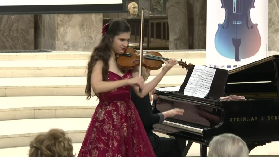 Sjajan koncert Lane Zorjan u Narodnom muzeju: Čudo od deteta sa violinom (FOTO)