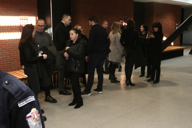 Isključena javnost sa suđenja Kecmanovićima!