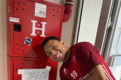 Jago protiv hidranta, 3. deo! Zvezdinog Brazilca dočekala "luda" poruka, a onda i iznenađenje! (FOTO/VIDEO)