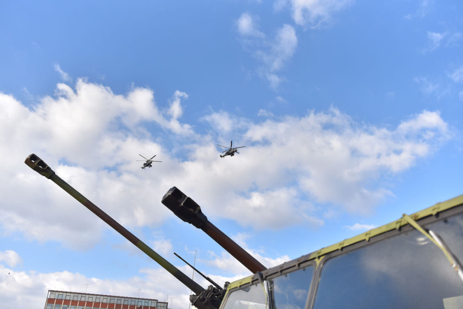 Predsednik Vučić u Nišu na prikazu naoružanja: Ulažemo 300 miliona evra u proizvode domaće industrije (VIDEO)