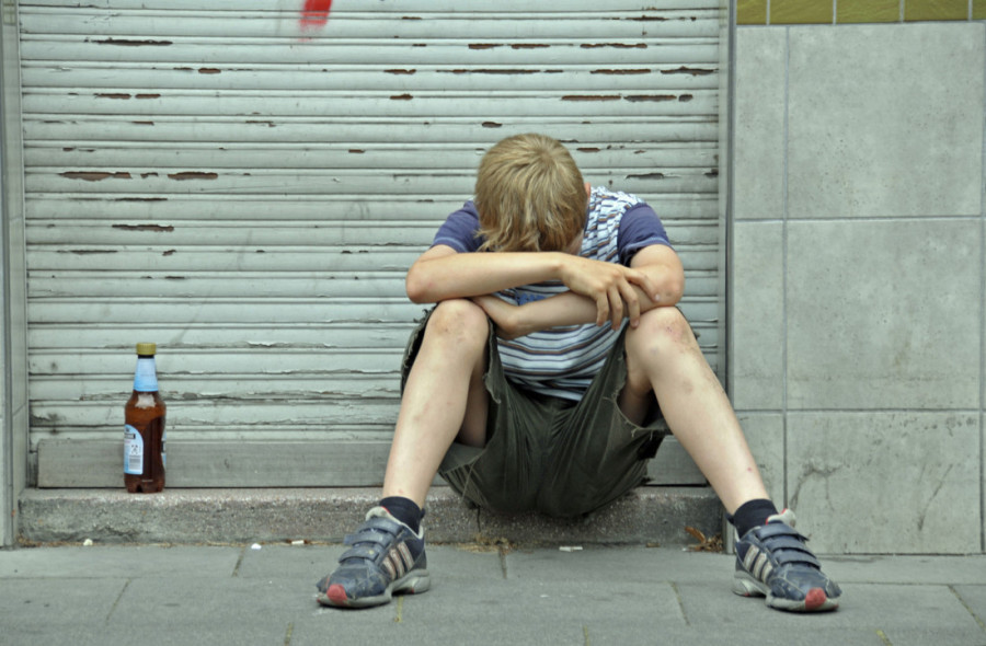 Lekari upozoravaju na sve veći broj "mortus pijane" dece! Doktor otkrio šta se dešava u telu i mozgu: Seli u gliser pa se prevrnuli u Dunavu