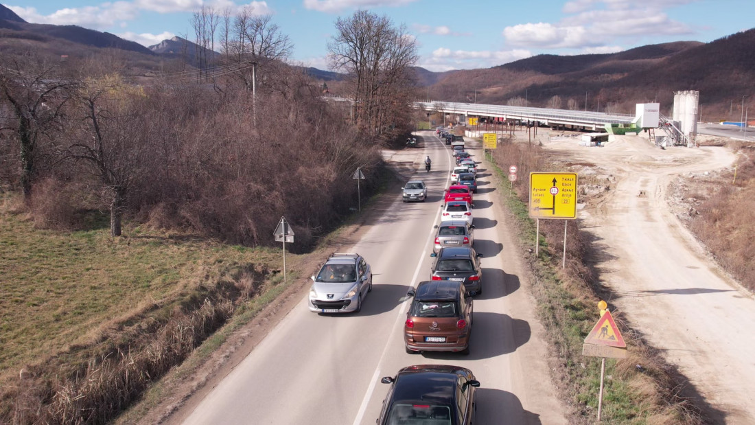 Počele gužve, a špic tek sledi: Kilometarske kolone na auto-putu Miloš Veliki, pojačan intenzitet saobraćaja i na ulazu u Crnu Goru! (FOTO)
