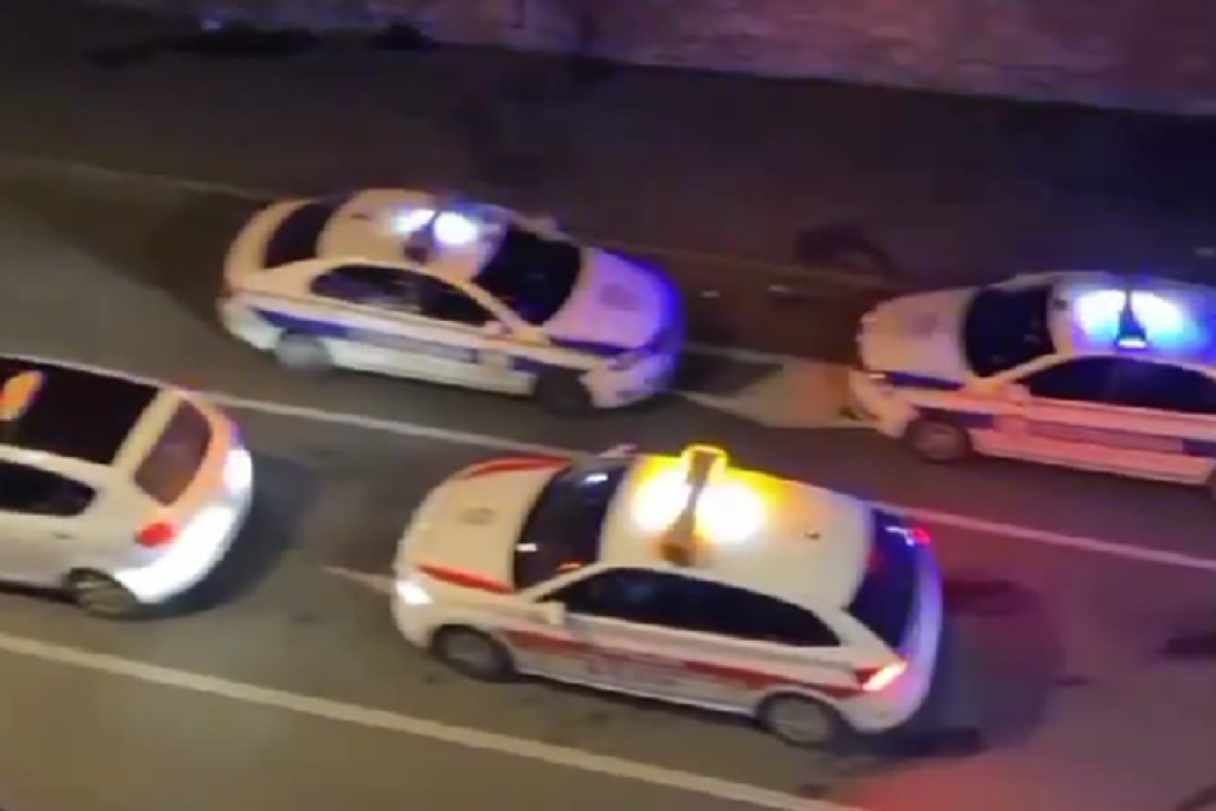 Deca se u klubu otrovala špiritusom? Pojavio se i snimak od noćas - vozila Hitne pod pratnjom 10 policijskih automobila (VIDEO)