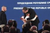 Zagrljaj za predsednika: Dečacima sa Kosmeta uručena zlatna medalja za hrabrost "Miloš Obilić" - ranjeni kod Štrpca na Badnji dan