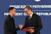 Dejan Milojević posthumno odlikovan, predsednik Vučić priznanje uručio sinu Nikoli (FOTO)