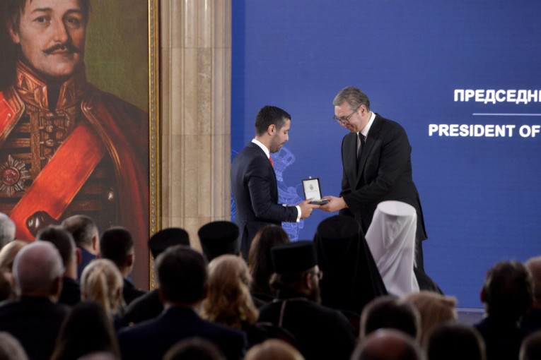 Momirović dobio zlatnu medalju od Vučića: Izuzetna mi je čast, Vlada Srbije je uradila mnogo u prethodnom periodu