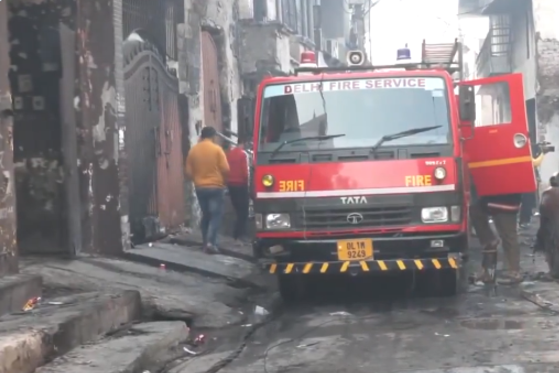 Eksplozija i požar u fabrici boja, poginulo 11 ljudi! Užas u Indiji (VIDEO)