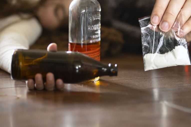Kod dece otrovane alkoholom nađena i droga, protiv maloletnice podneta prijava?