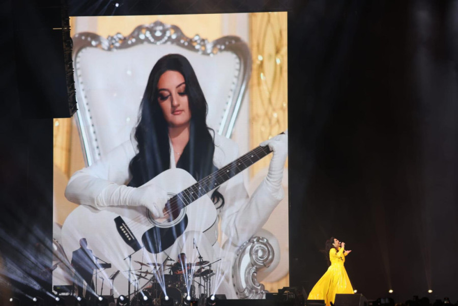 Najemotivniji trenuci s drugog koncerta Dragane Mirković u Areni: Omaž pevačice preminulim kolegama sa scene sve je rasplakao (FOTO)