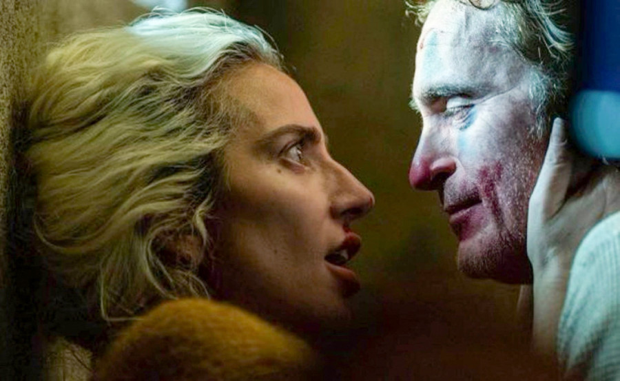 Objavljena scena iz "Džokera 2" u kojoj Gaga i Finiks zajedno pevaju: Posle ludila na Mostri, ludilo u filmu (VIDEO)