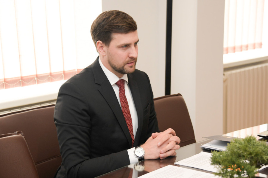 Ovo je "prelazna vlada" koju hoće strane službe! Smehotresan spisak ministara - pa zar hoćete da oni vode Srbiju?!