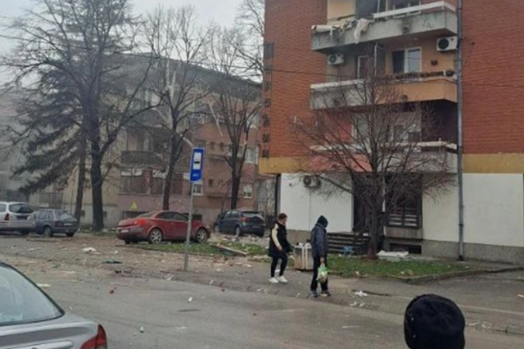 Eksplodirala plinska boca u zgradi u Paraćinu: Stanari evakuisani, jedna žena teže povređena! (FOTO/VIDEO)