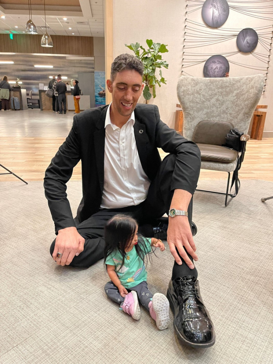 Kako to izgleda kada se sretnu najviši čovek na svetu i najniža žena na svetu? (FOTO+VIDEO)