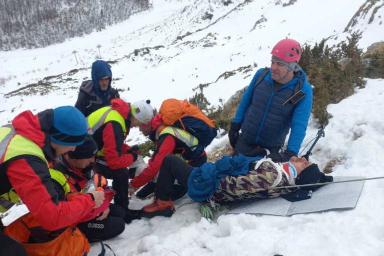 Drama na Durmitoru: Spasen muškarac iz Srbije - tokom planinarenja zadobio višestruke povrede! (VIDEO)