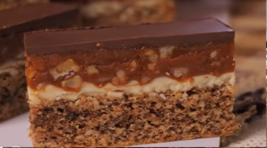 Recept dana: Grilijaš kolač, neodoljiv zalogaj sa dve vrste čokolade, orasima i karamelom