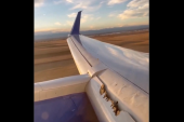 Drama u Boingovom avionu: Putnik snimio oštećeno krilo, pilot odmah izdao upozorenje za sletanje (VIDEO)