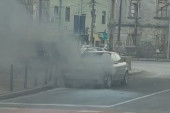 Buktinja u centru Beograda: Gori automobil ispod Brankovog mosta (VIDEO)