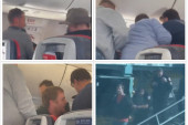 Čovek pokušao da otvori vrata aviona usred leta! Putnici morali da reaguju, petorica mu vezala ruke i srušila na pod (VIDEO)
