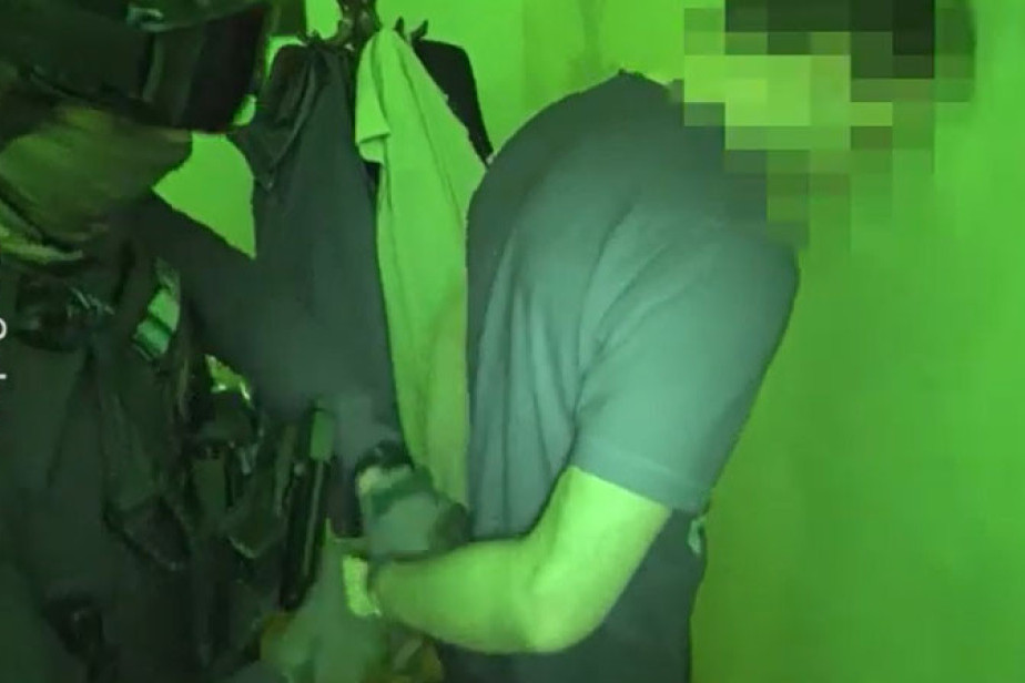 Policijska akcija u Zemunu! U stanu nađeno 20 kilograma marihuane, MDMA, amfetamin... (VIDEO)