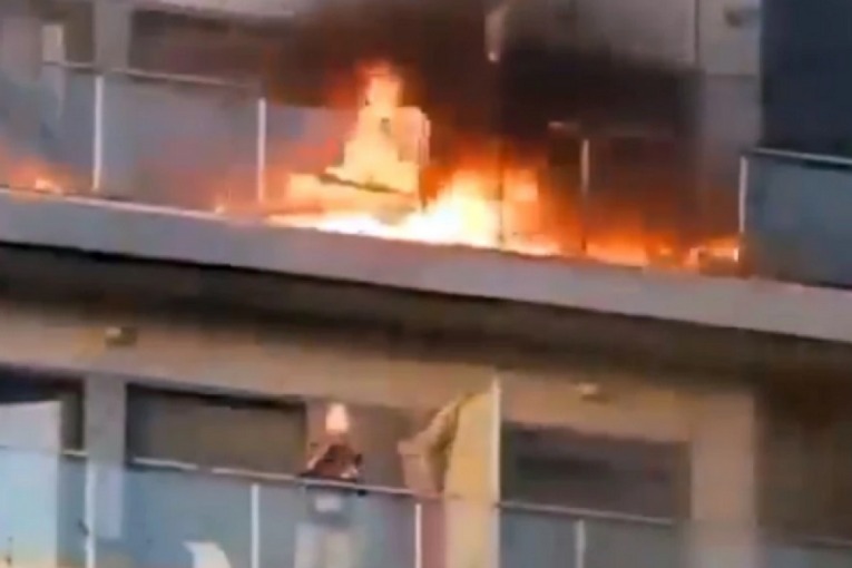 Vatra "progutala" zgradu od 14 spratova u Valensiji! Vatrogasci i lekari spasavaju građane (VIDEO)