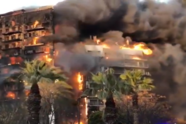Cela porodica među mrtvima: Detalji jezivog požara u Valensiji, izgorele 2 zgrade! (FOTO/VIDEO)