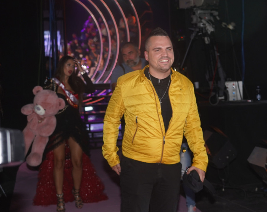 Pričalo se da je u vezi sa Banetom Čolakom: Misica mami uzdahe na mrežama, i dovodi muškarce do ludila! (FOTO)