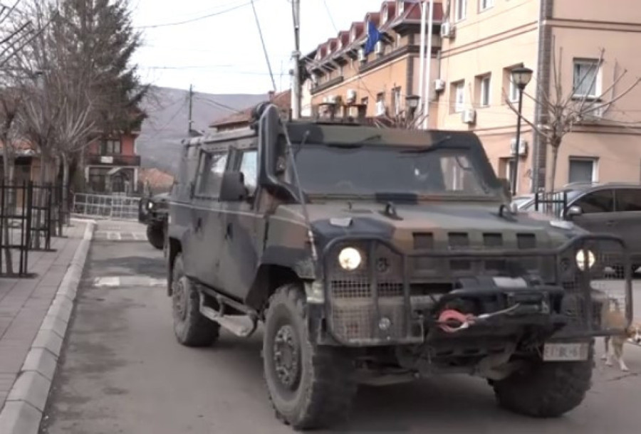 Nastavlja se teror: Policija tzv. Kosova upala u ekspoziture Poštanske štedionice, a kolona oklopnih vozila se kreće ka Leposaviću! (VIDEO)
