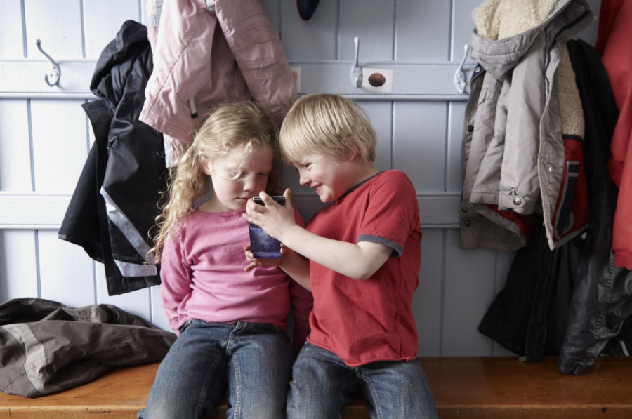 Dete pojelo sendvič kod drugarice, a roditeljima stigao račun! Skandal u Švedskoj