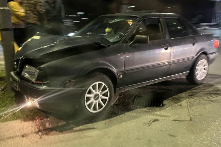 Teška saobraćajka u Čačku: Povređena dva tinejdžera (FOTO)