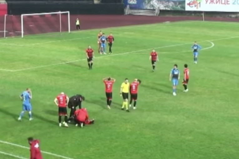 Užasna scena na utakmici Prve lige Srbije! Fudbaler Slobode doživeo prelom noge, saigrači mu prilazili i hvatali se za glavu! (FOTO/VIDEO)