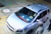 Policajac i ćerka izrešetani ispred apoteke: Hteo da spreči pljačku, pa stradao - kamere sve zabeležile (VIDEO)