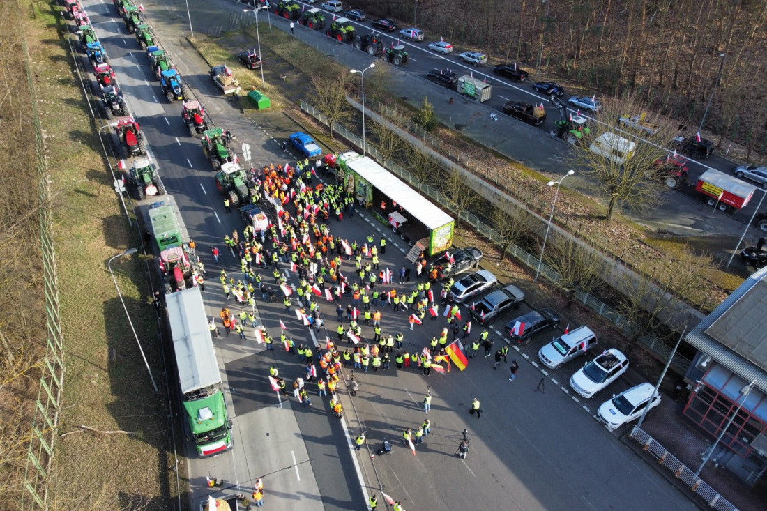 Ujedinili se poljski i nemački farmeri: Blokirali granični prelaz zbog jeftinih ukrajinskih proizvoda (VIDEO)