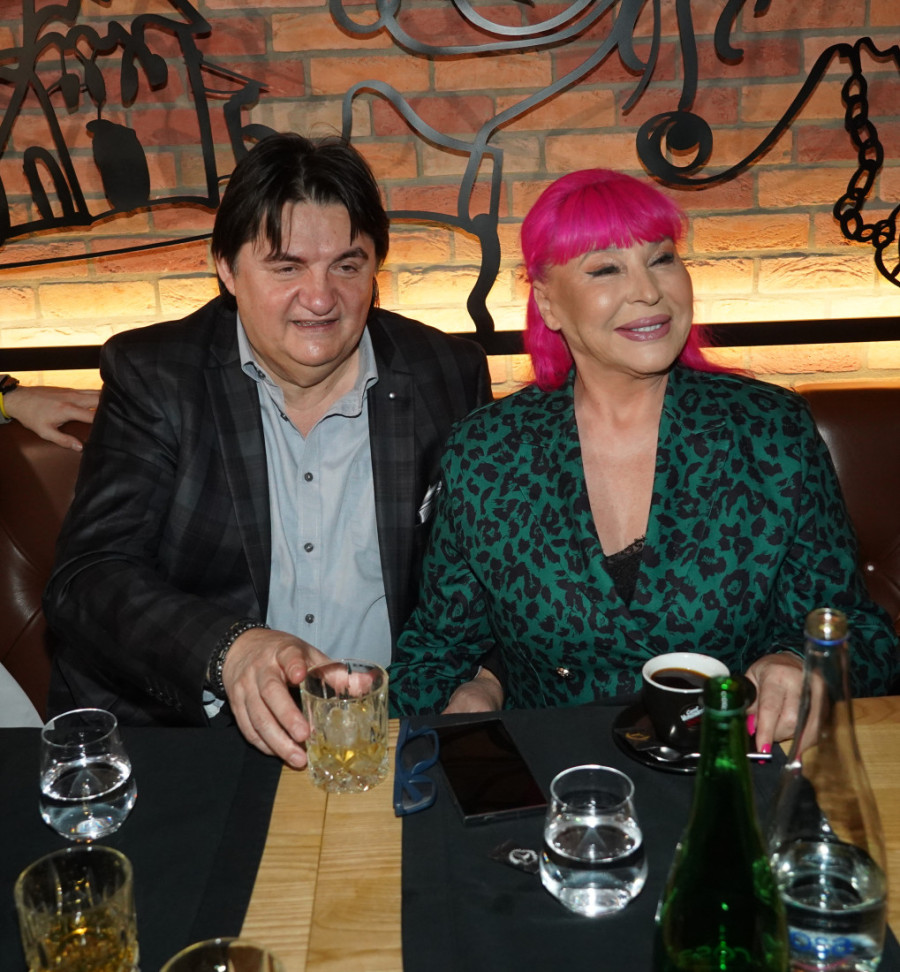 Rubin svadba! Ovako je Zorici i Kemišu ćerka čestitala 40. godišnjicu braka: Vaša ljubav je kao vino! (FOTO)