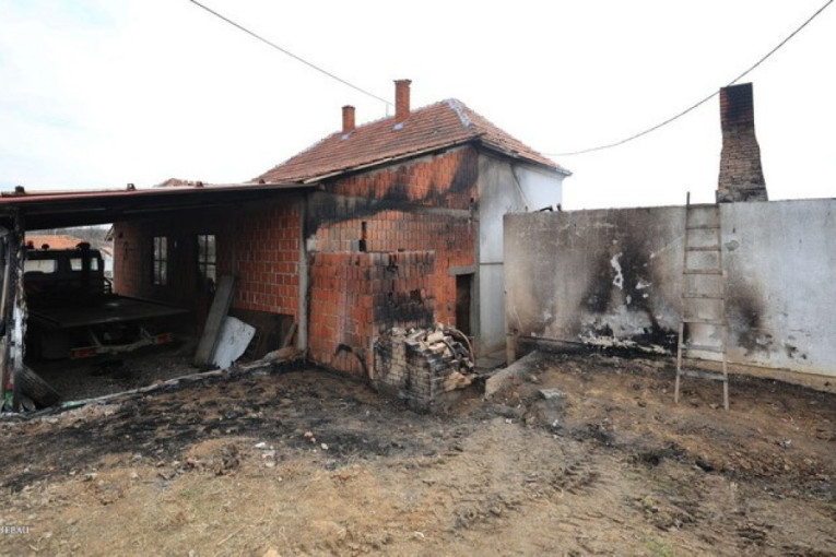 "Požar se brzo širio, da nije bilo komšija i vatrogasaca sve bi izgorelo": Vatrena stihija pričinila ogromnu štetu porodici Jovanović (FOTO)