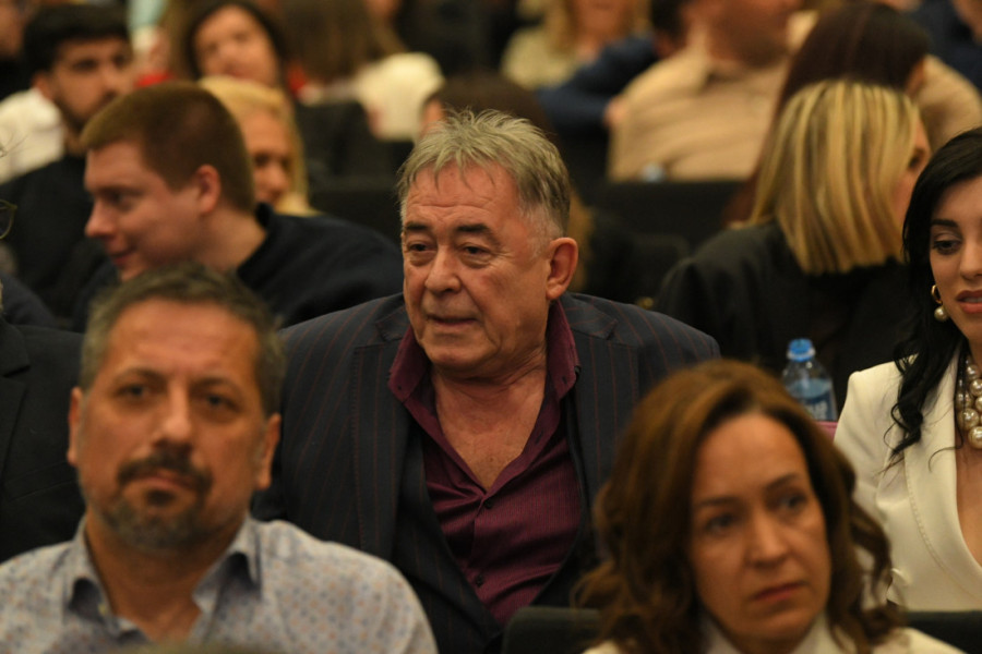 Mima Karadžić o raspravama s bratom, pokojnom Lauševiću, pa druženjima sa Žikom Jakšićem: Pre bih o tome na nekoj televiziji za odrasle!