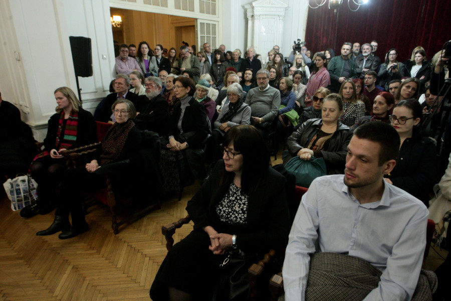 Trpeo je sve što ga je mučilo: Održan komemorativni skup posvećen piscu Goranu Petroviću (FOTO)