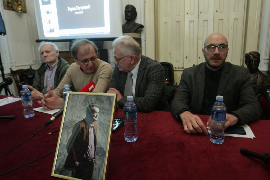 Trpeo je sve što ga je mučilo: Održan komemorativni skup posvećen piscu Goranu Petroviću (FOTO)