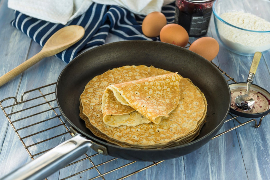 Recept dana: Zapečene palačinke sa orasima, tradicionalna vojvođanska poslastica koja vraća u detinjstvo