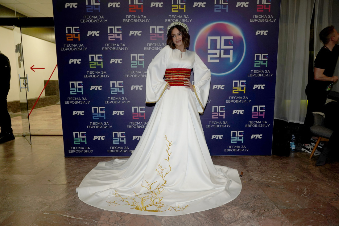 Breskvica nije imala u planu da se bavi pevanjem: Htela je da bude šminkerka, Vojaž ju je u tome sprečio!