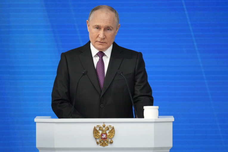 Putin: Rusija spremna da upotrebi nuklearno oružje u slučaju pretnji
