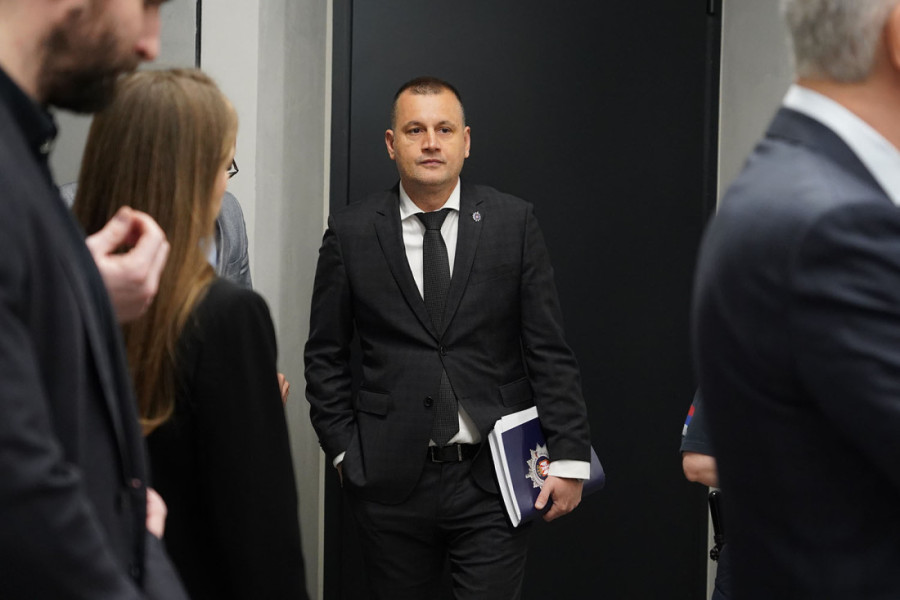 Sramna odbrana Kecmanovića: Ima da me poštujete, ja sam ugledni lekar (FOTO)