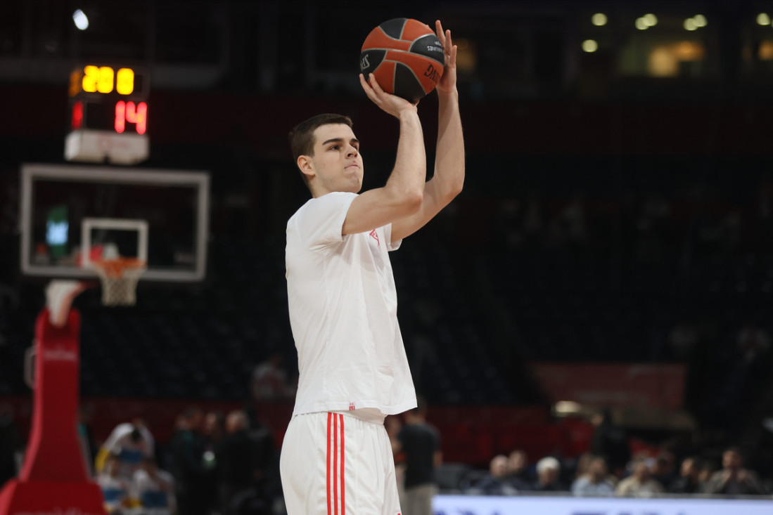 "Martovskim ludilom" diriguju Srbin i Crnogorac! Ponosni Peđa gledao, Andrej Stojaković i Mirković vodili Ilinois do pobede