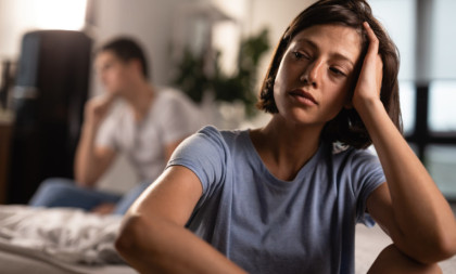 Fenomen „riba balon“ može da razori odnos: Zašto se neki ljudi povlače baš kad veza počne da postaje ozbiljna?