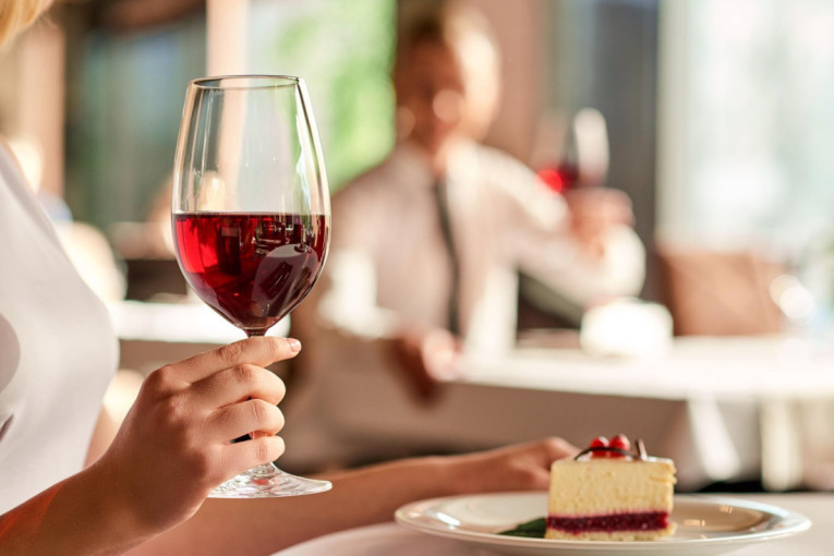 Tri navike koje polako uništavaju jetru: Opasnosti vrebaju u svakodnevici, niste ih ni svesni