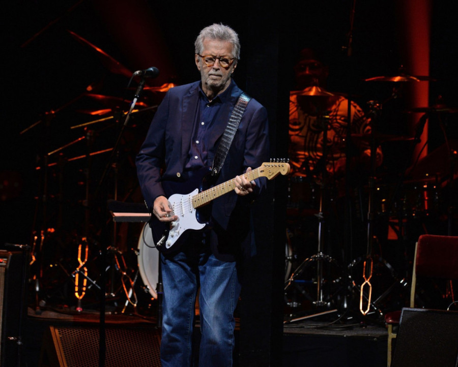 Čuvena gitara Erika Kleptona na aukciji: Neverovatna cena za instrument oštećen cigaretama (FOTO)