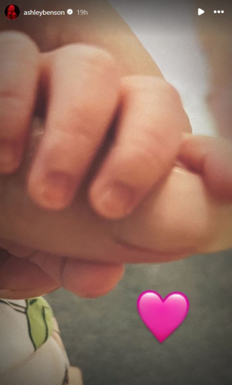 Porodila se Ešli Benson! Isplivale i prve fotografije glumice posle porođaja (FOTO)