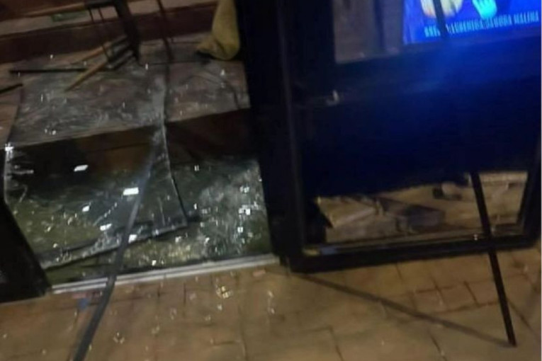 Tukli su ga stolicama, gosti nisu mogli da napuste restoran: Svedoci o prebijanju muškarca u Beogradu!