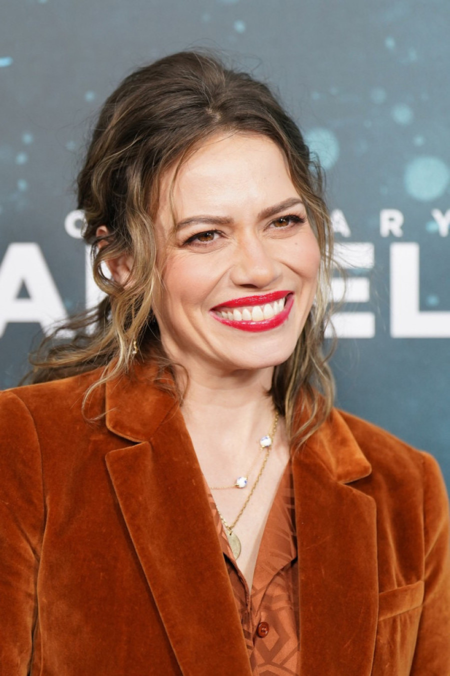 Zvezda serije koju su srpski tinejdžeri obožavali otvorila dušu u memoarima: Bila je u kultu, vođa ju je terao da se uda za njegovog sina