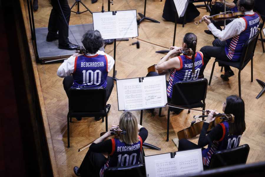 Beogradska filharmonija nastupila u dresovima reprezentacije Srbije: Posebna simbolika (FOTO)